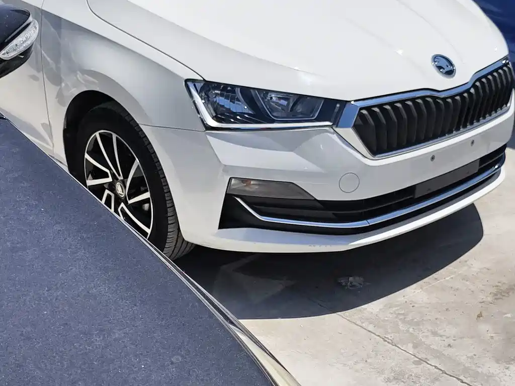 Skoda Rapid Spaceback 2021 — фото 3