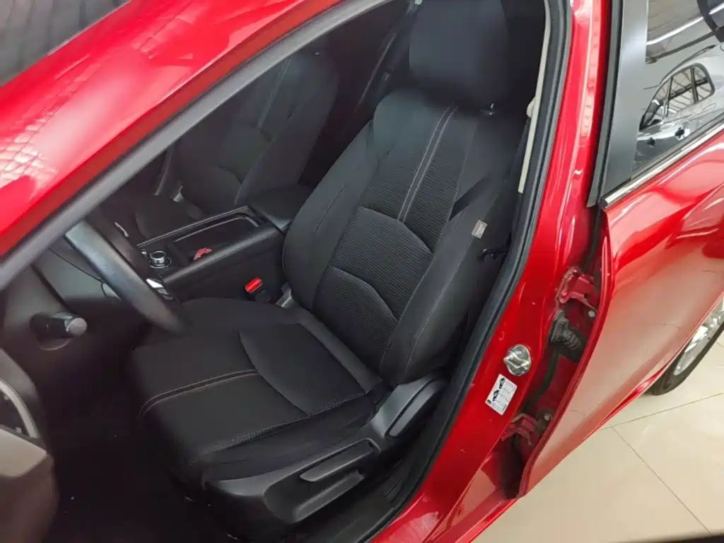 Mazda 3 Axela 2017 — фото 15