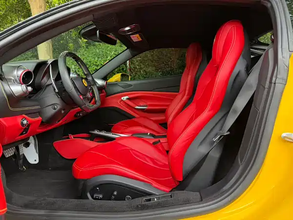 Ferrari F8 2021
