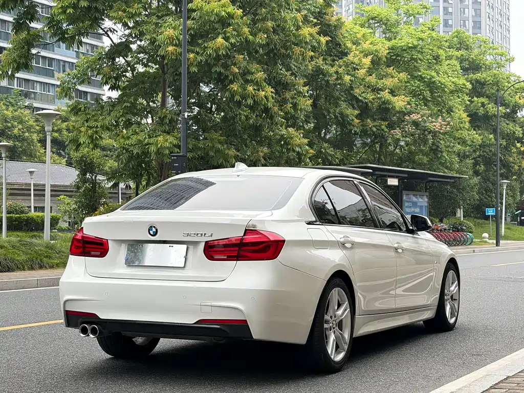 BMW 3 Series 2019 — фото 17