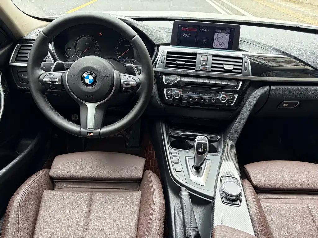 BMW 3 Series 2019 — фото 10