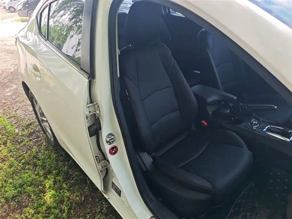 Mazda 3 Axela 2015 — фото 25