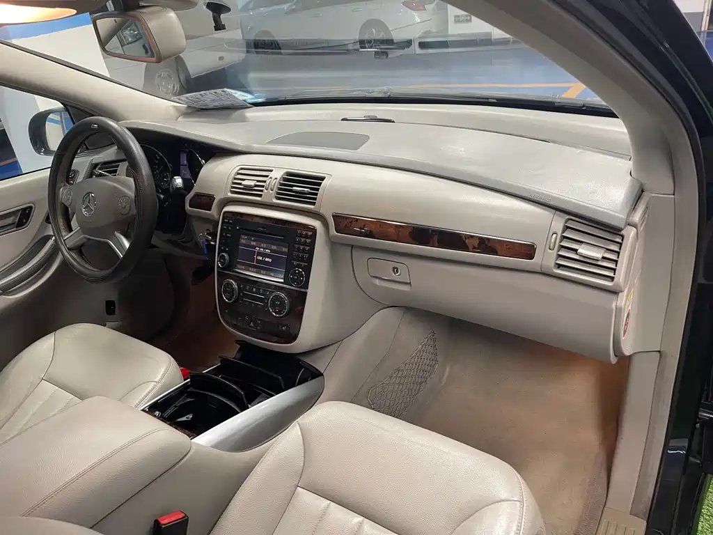 Mercedes-Benz R-Class 2010 — фото 15