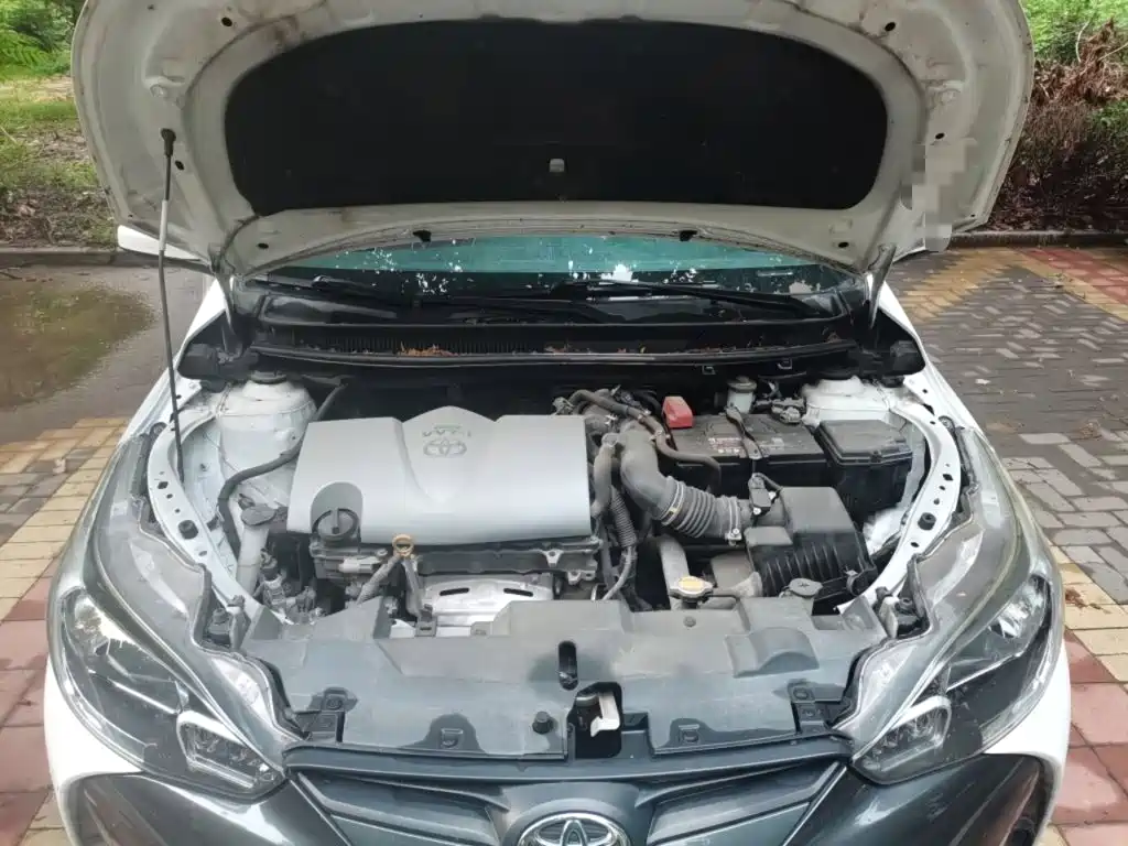 Toyota Yaris L 2017 — фото 17
