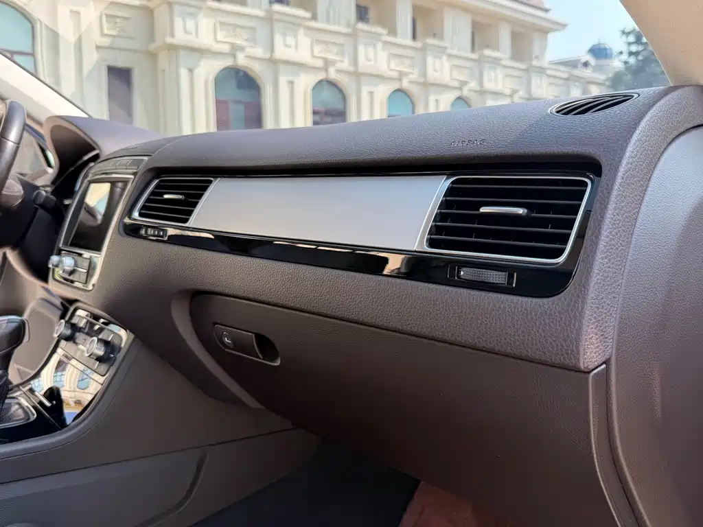 Volkswagen Touareg 2018 — фото 16