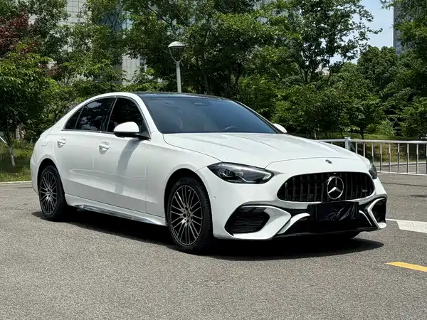 Mercedes-Benz C-Class 2024
