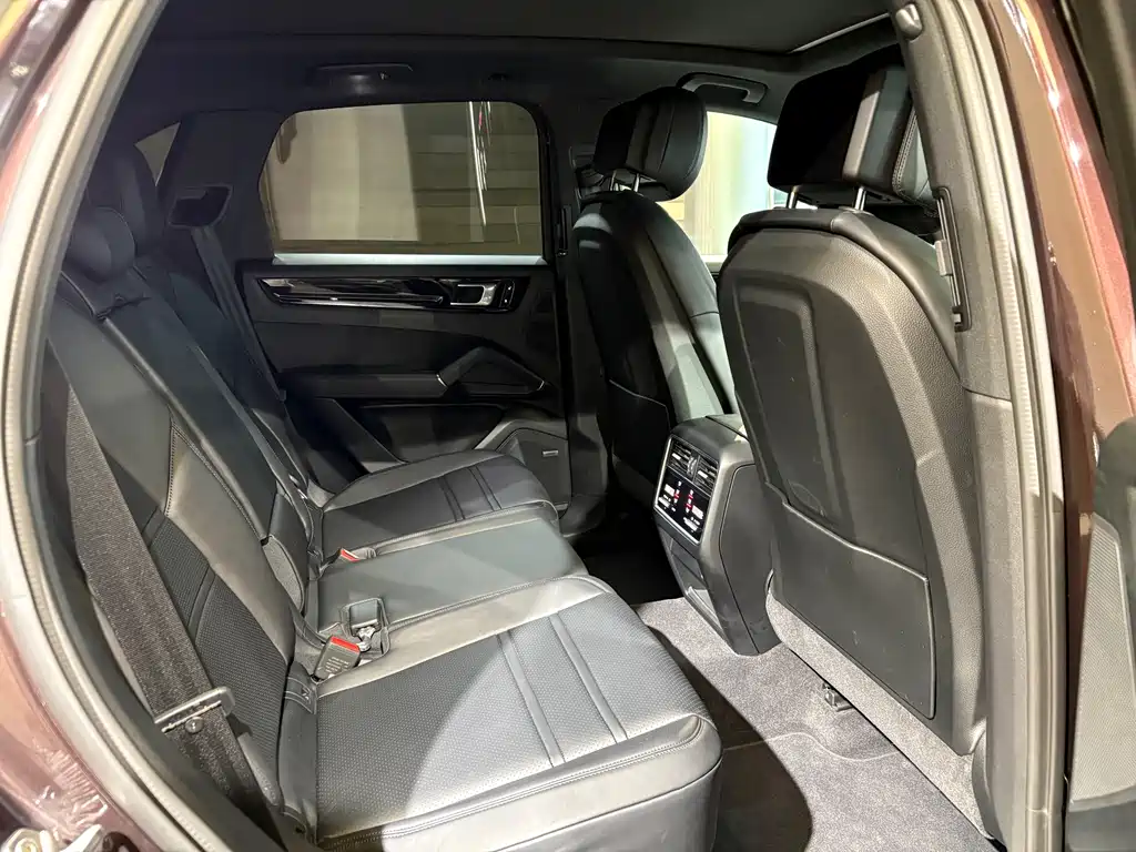 Porsche Cayenne 2018 — фото 18