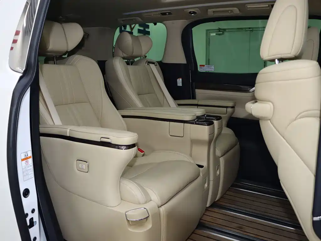 Toyota Vellfire 2023 — фото 17