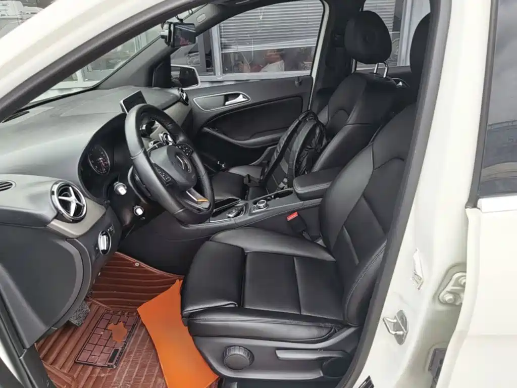 Mercedes-Benz B-Class 2016 — фото 15