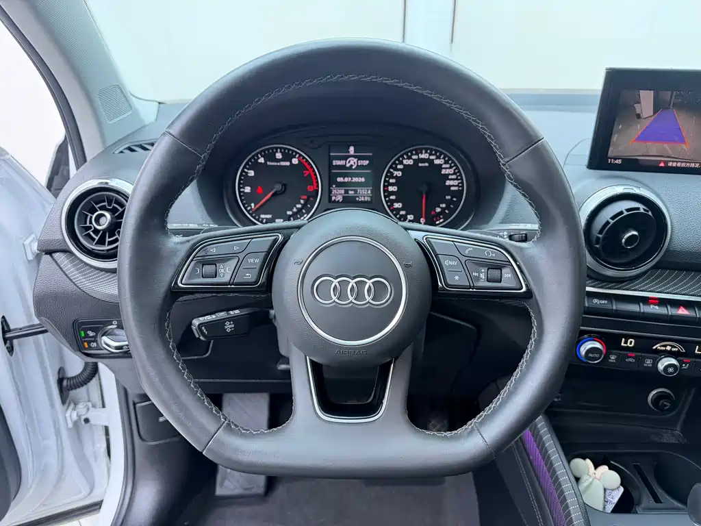 Audi Q2L 2022 — фото 11