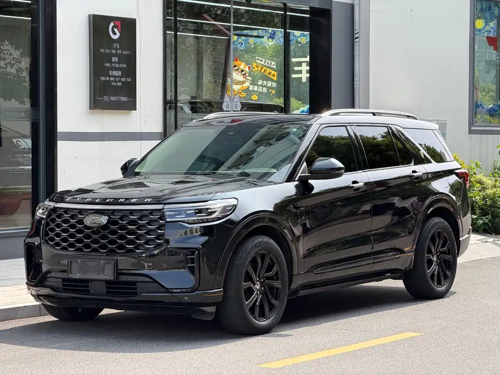 Ford Explorer 2023 — фото 1