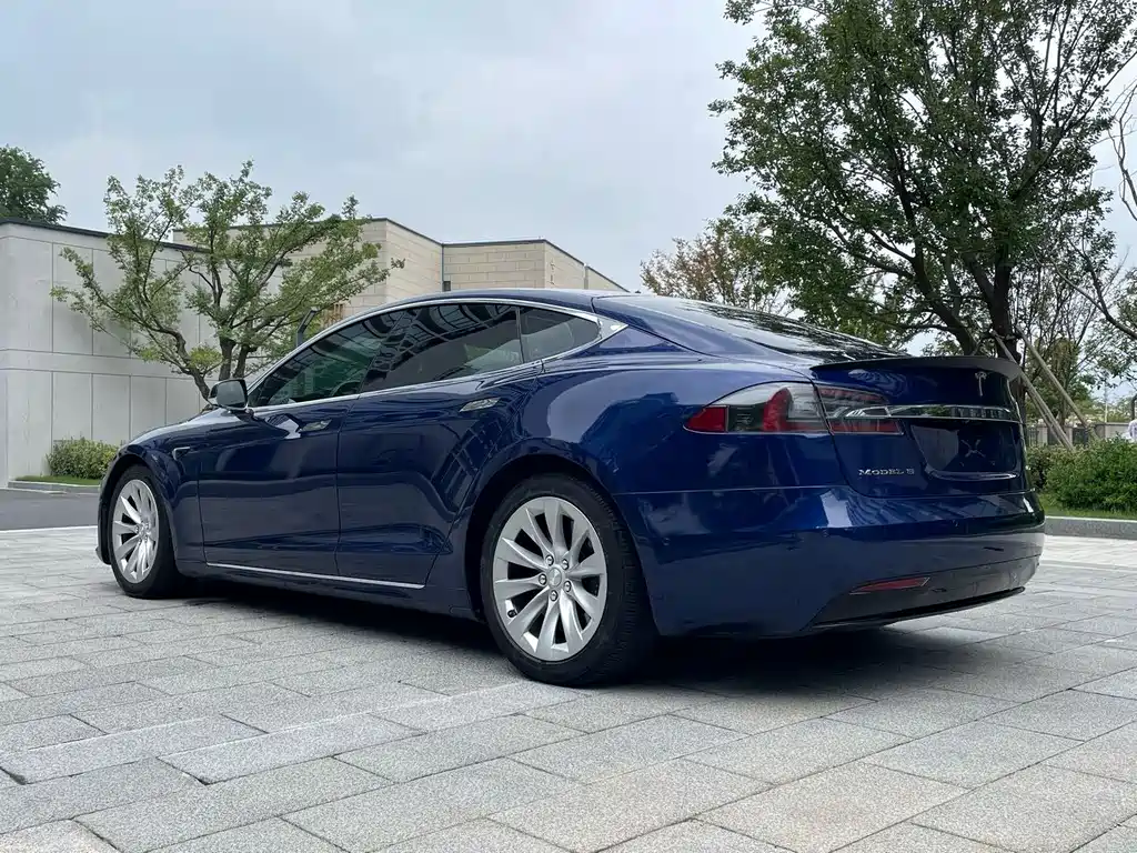 Tesla Model S 2017 — фото 12