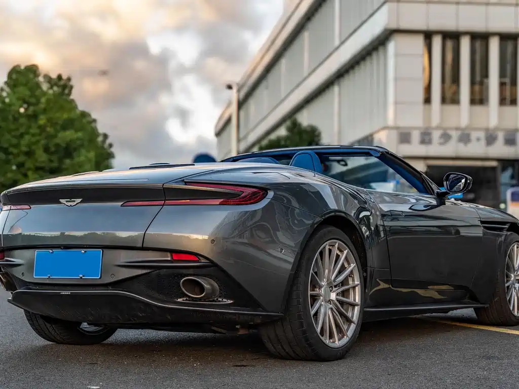 Aston Martin DB11 2018 — фото 4