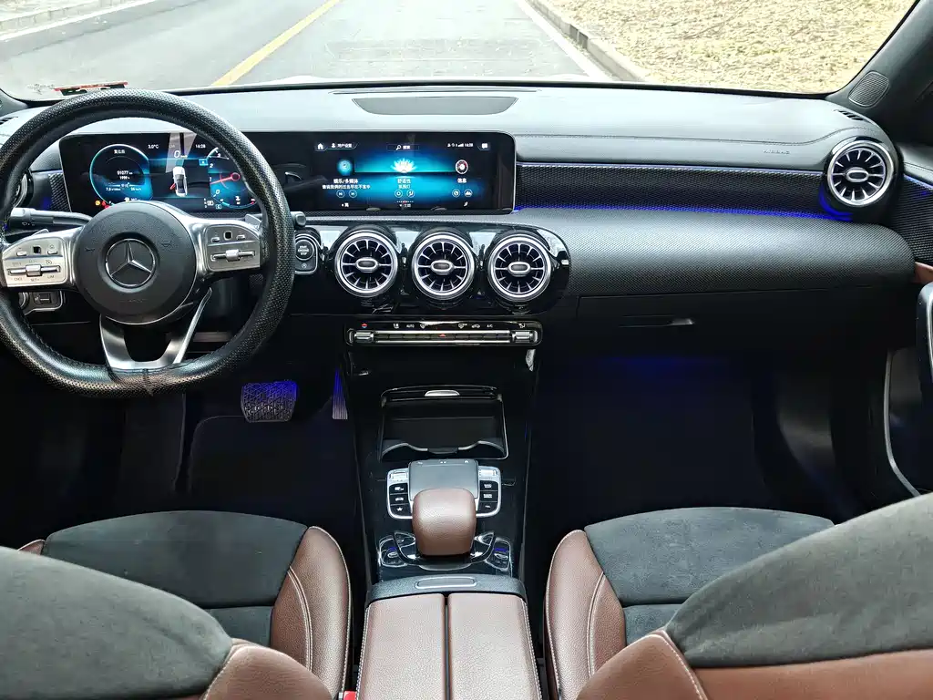Mercedes-Benz A-Class 2020 — фото 10