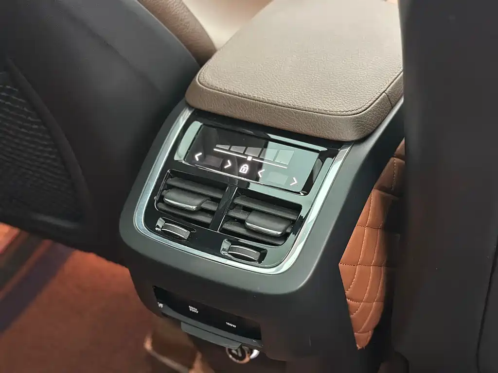 Volvo XC90 2020 — фото 35
