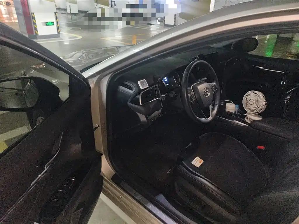 Toyota Camry 2022 — фото 12