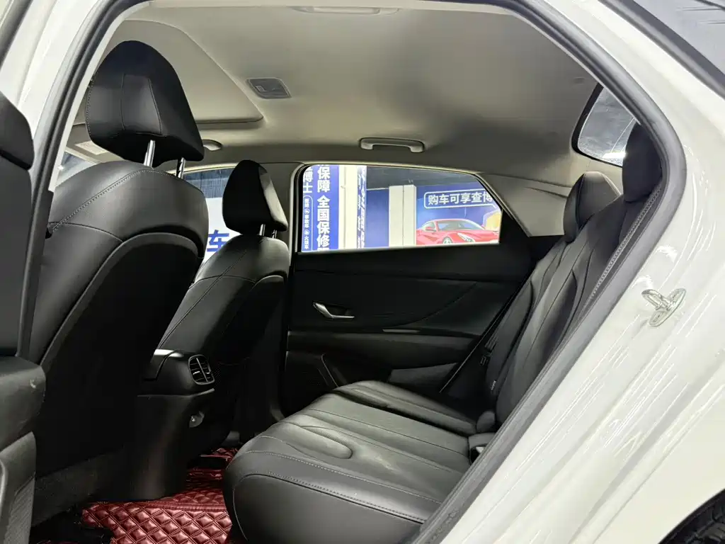 Hyundai Elantra 2022 — фото 18