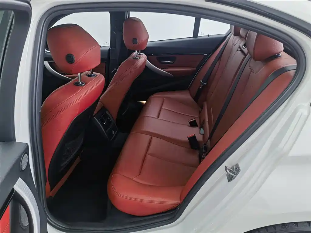 BMW 3 Series 2017 — фото 15