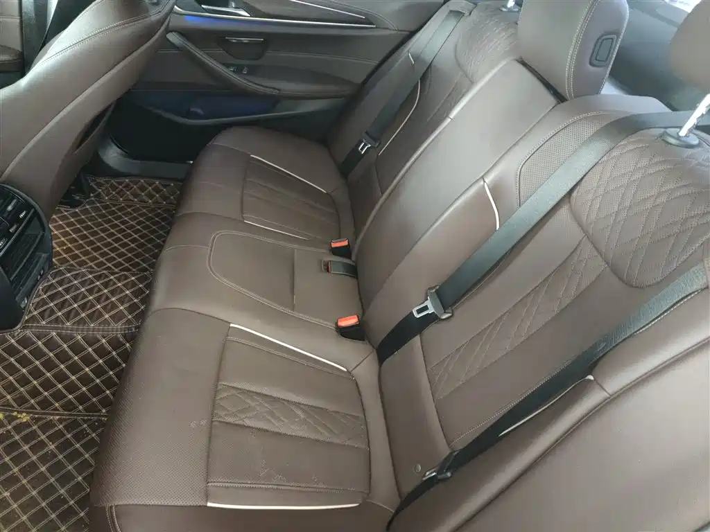 BMW 5 Series 2021 — фото 13