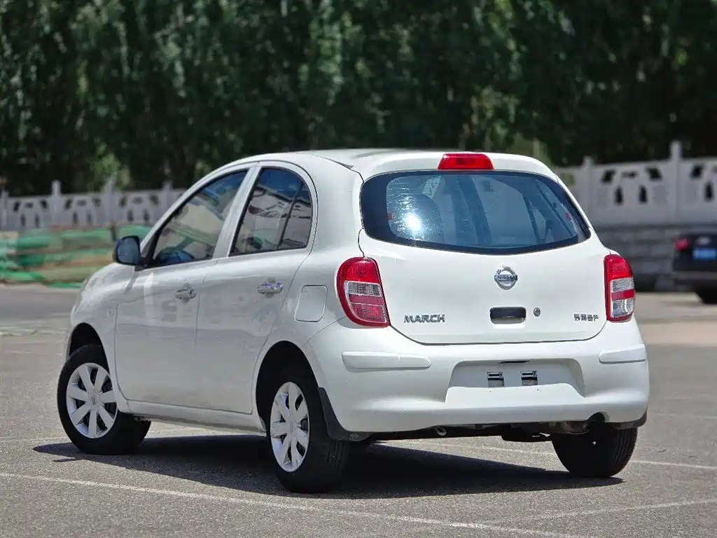 Nissan March 2013