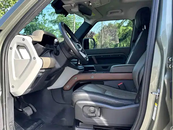 Land Rover Defender 2021