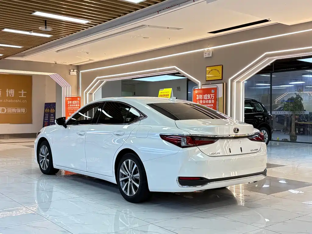 Lexus ES 2020 — фото 3