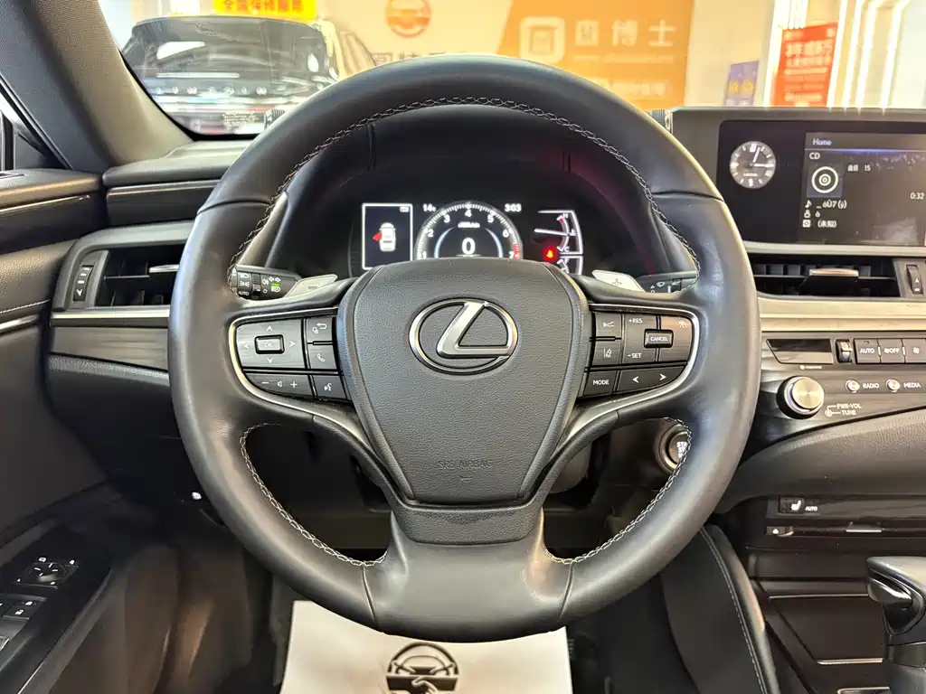 Lexus ES 2020 — фото 14