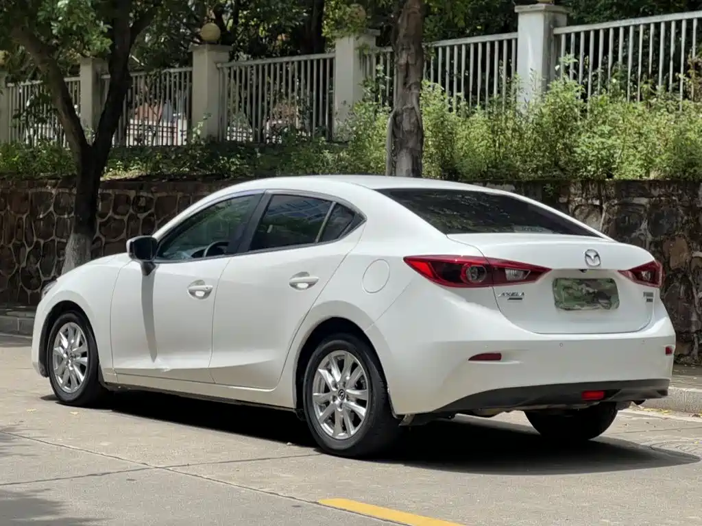 Mazda 3 Axela 2018 — фото 8