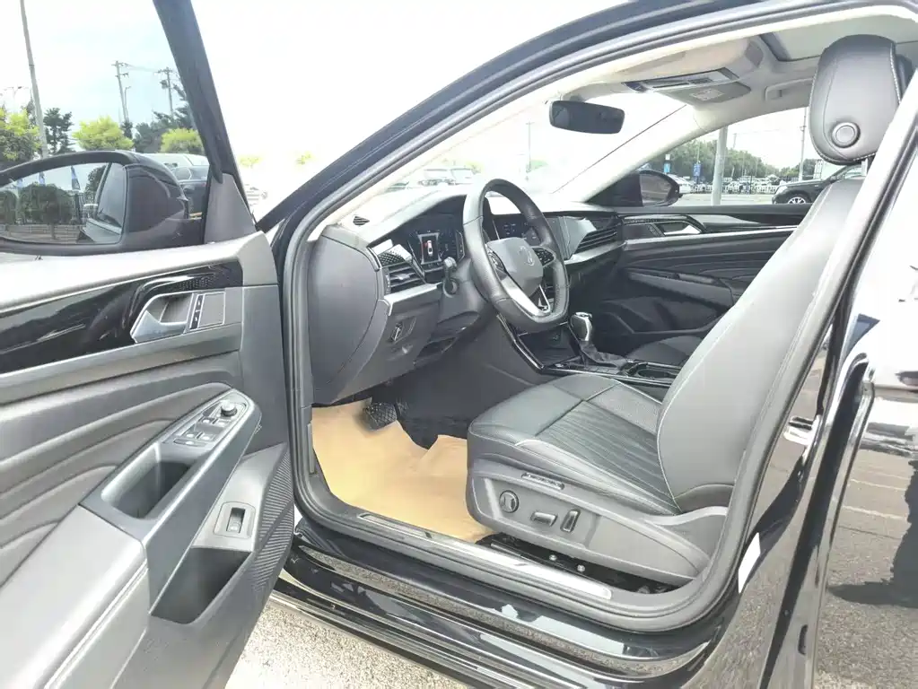 Volkswagen Passat 2023