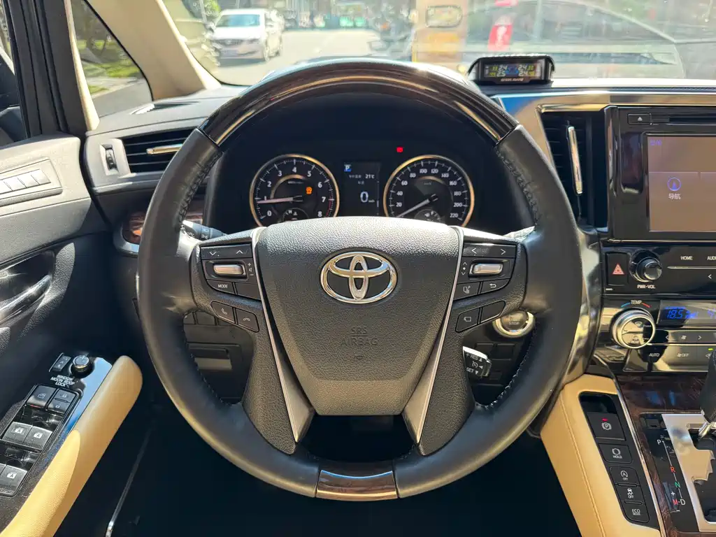 Toyota Alphard 2019 — фото 18