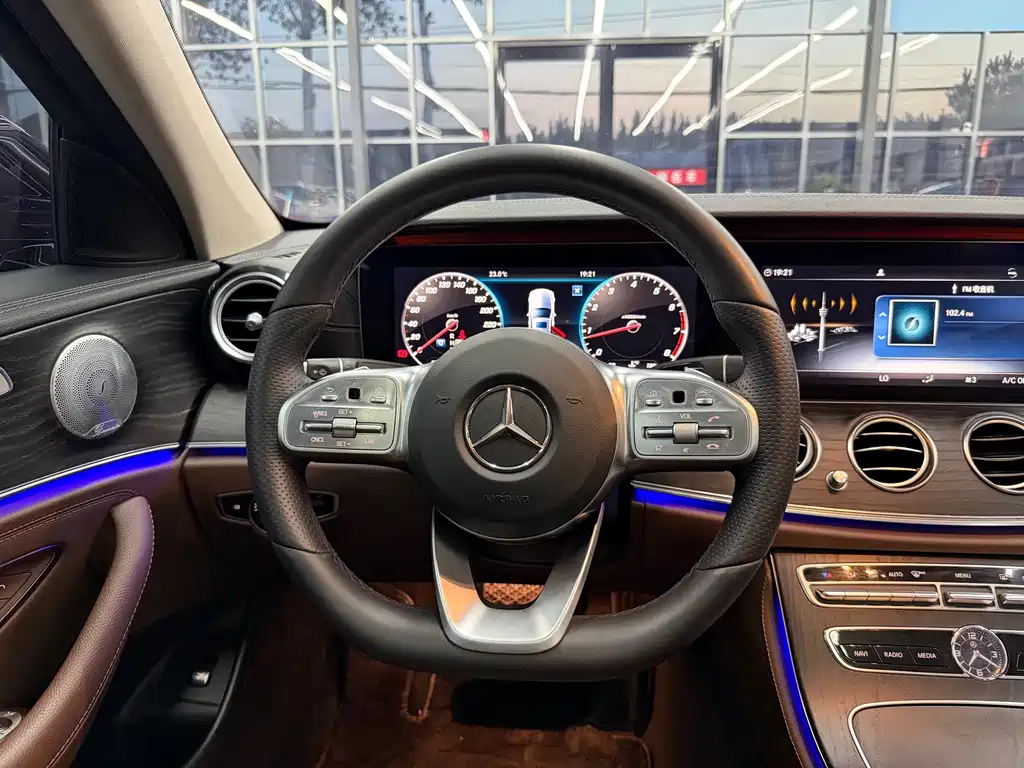 Mercedes-Benz E-Class 2019 — фото 10