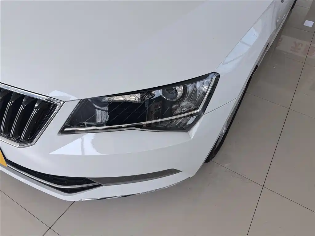 Skoda Superb 2016 — фото 24