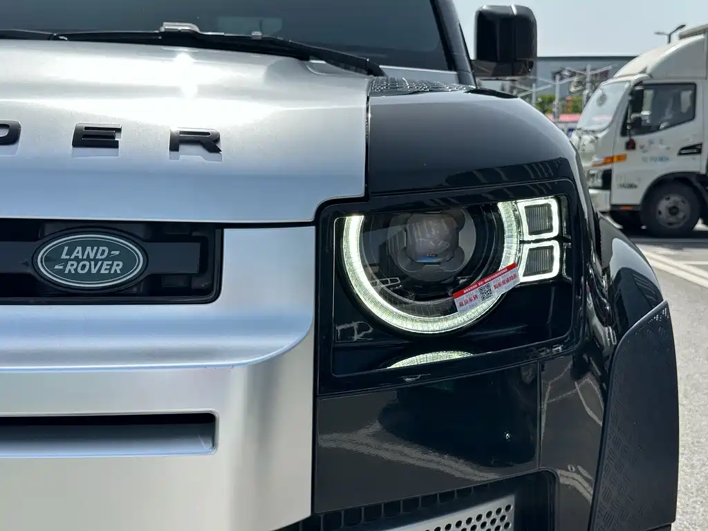 Land Rover Defender 2021 — фото 18