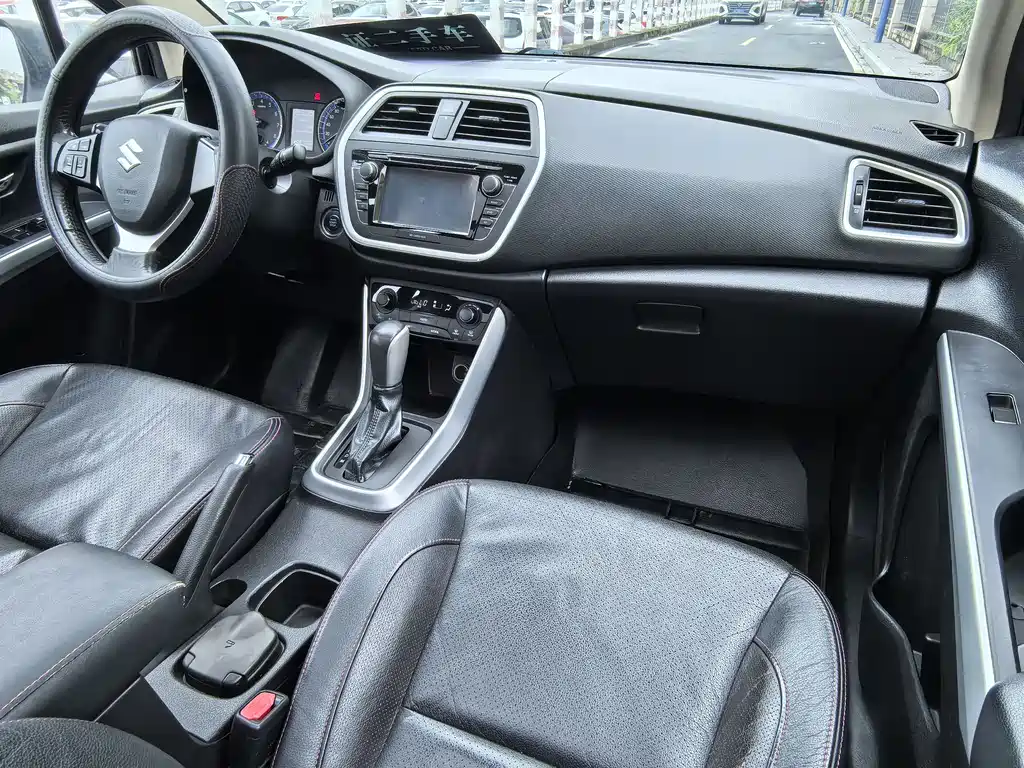 Suzuki S-Cross 2015 — фото 13