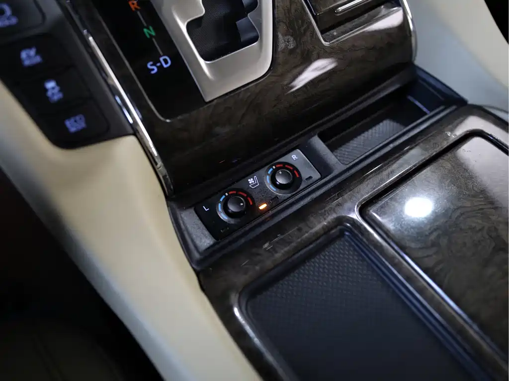 Toyota Alphard 2022 — фото 11