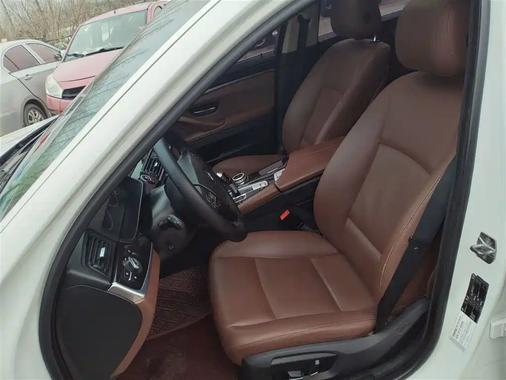 BMW 5 Series 2015 — фото 15