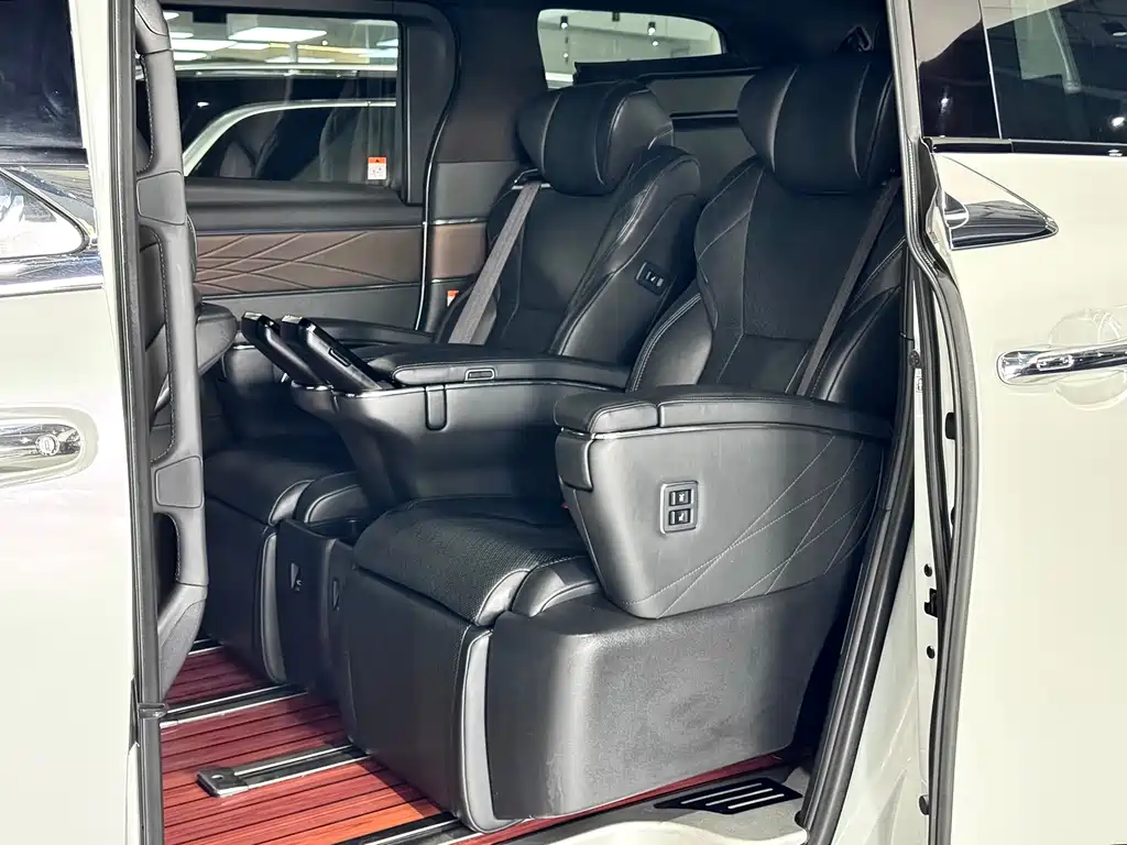 Toyota Alphard 2024 — фото 28