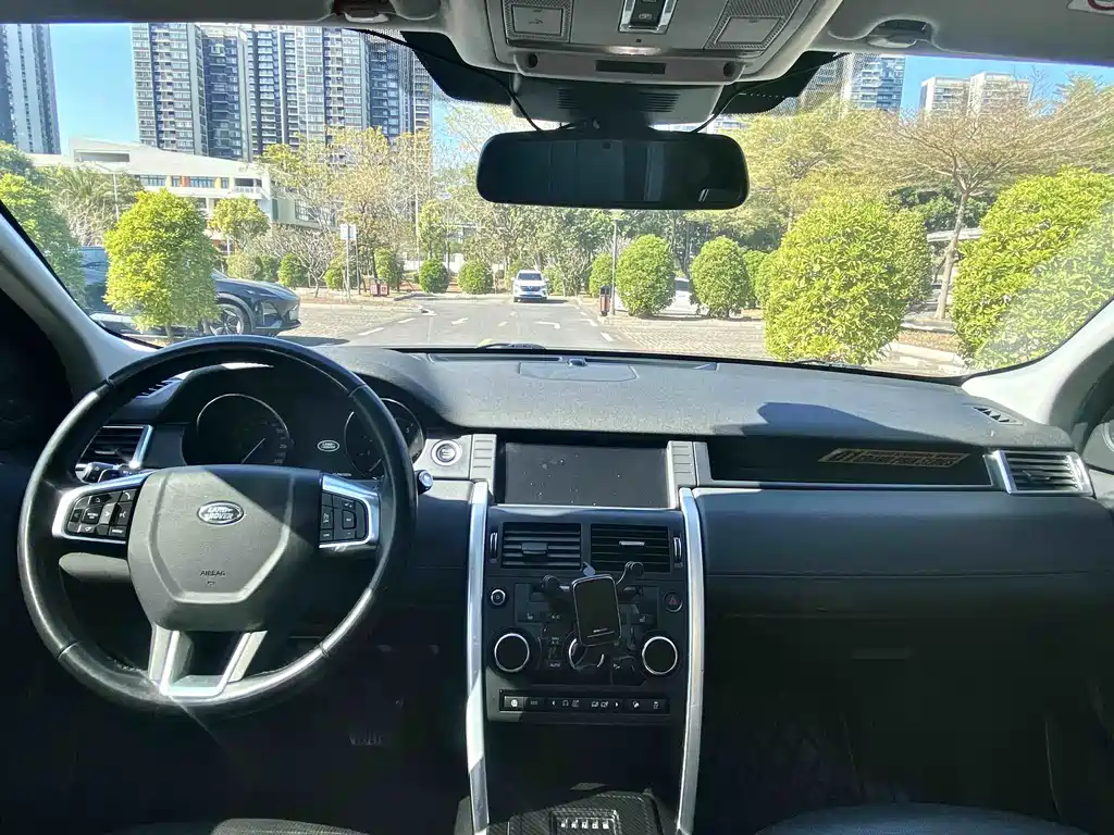 Land Rover Discovery Sport 2018 — фото 11
