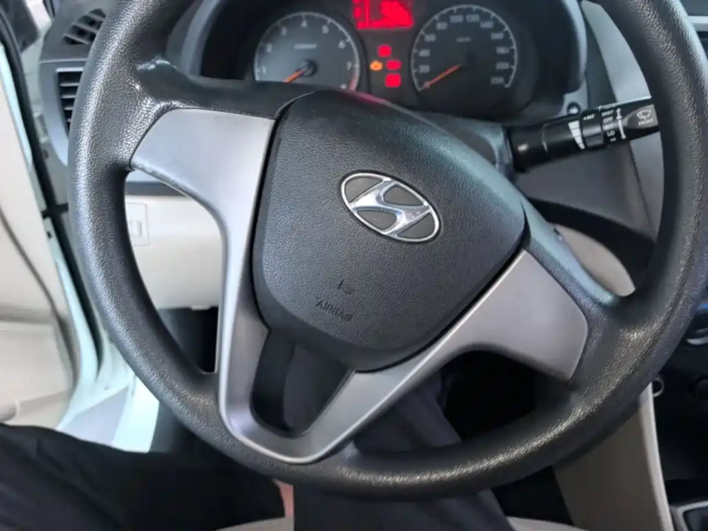 Hyundai Verna 2015 — фото 11