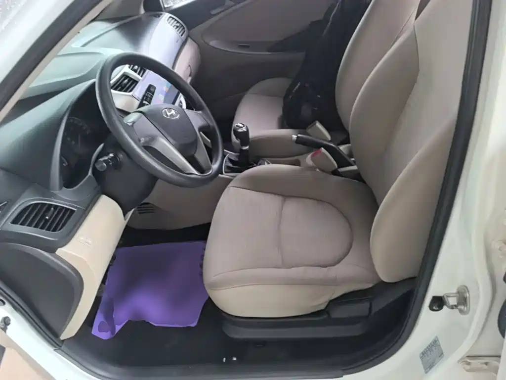 Hyundai Verna 2015 — фото 15
