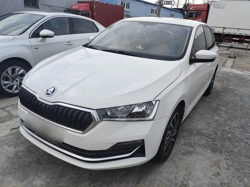 Skoda Rapid Spaceback 2020 — фото 2