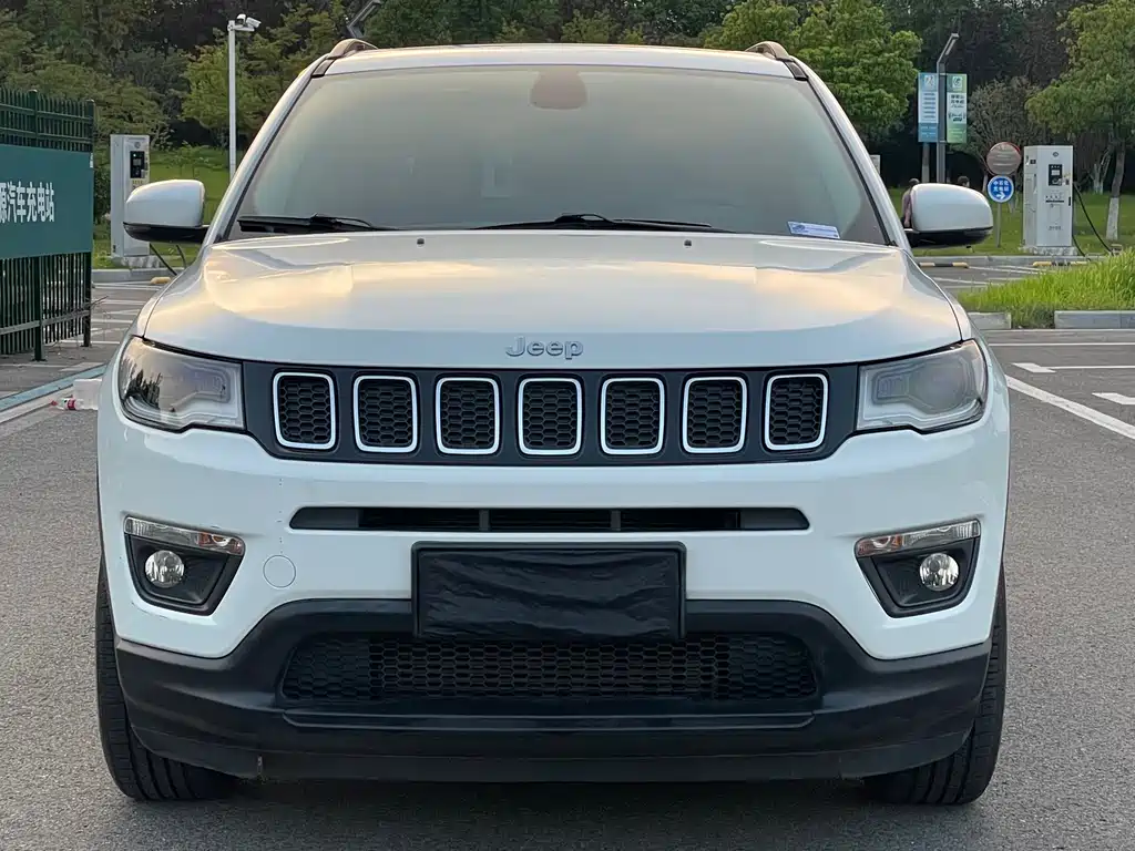 Jeep Compass 2018 — фото 2