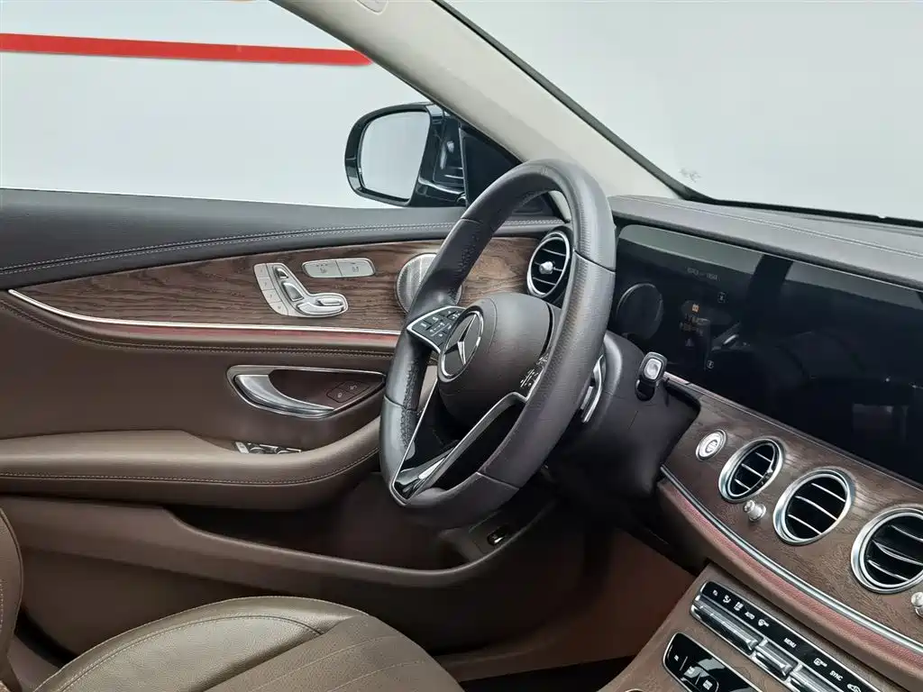Mercedes-Benz E-Class 2023 — фото 22