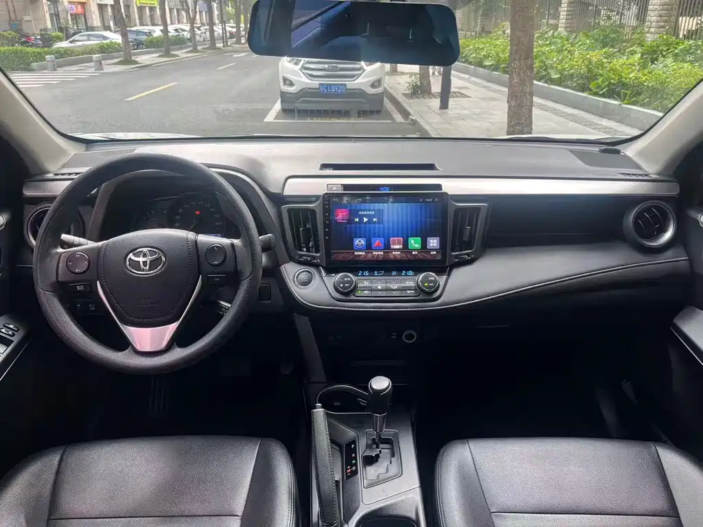 Toyota RAV4 2018 — фото 10