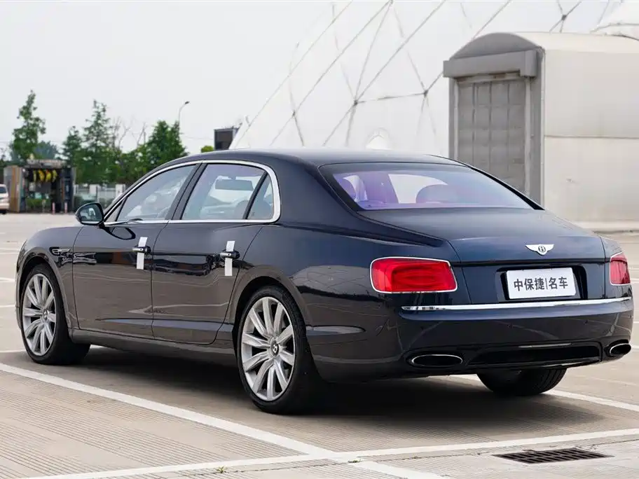 Bentley Flying Spur 2015 — фото 22
