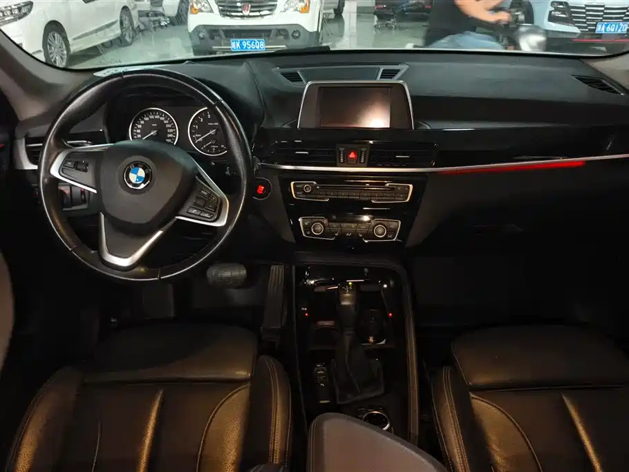 BMW X1 2017 — фото 12