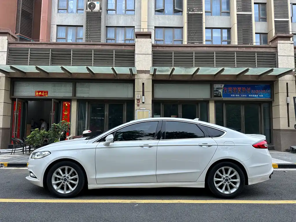 Ford Mondeo 2018 — фото 7