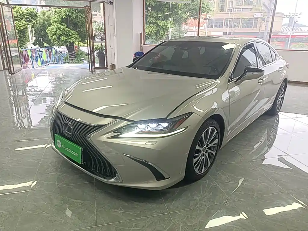 Lexus ES 2018 — фото 2