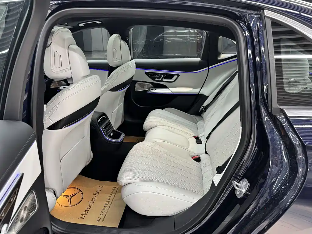 Mercedes-Benz E-Class 2023 — фото 12