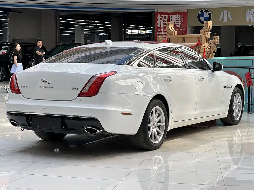 Jaguar XJ 2016 — фото 19